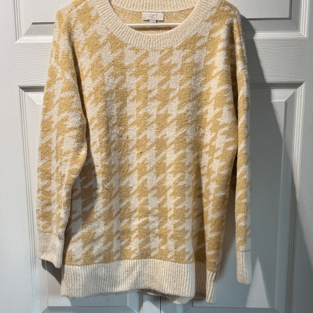 LOFT Cream and Tan Houndstooth Crew Neck Sweater